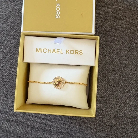 Michael Kors Gold Chain Bracelet with Logo - Picture 2 of 3